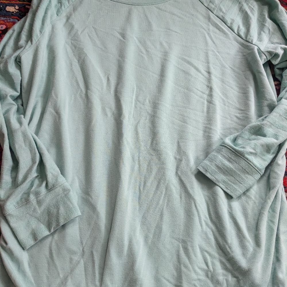 ⭐$7 WHEN BUNDLED ⭐A:glow Green Long Sleeve Sweatshirt